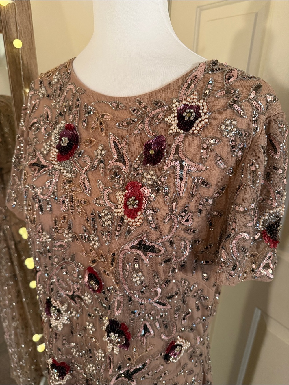 MAC DUGGAL
Beige Floral Embellished Short Sleeve Midi Dress - Picture 7 of 16